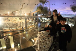 小児がん 小児がん支援 家族旅行 子ども スマイルスマイルプロジェクト ジャパンハート 福井県立恐竜博物館 博物館 恐竜